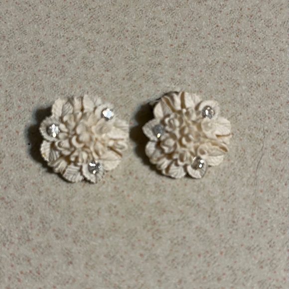 Featherweights white composite clip on earrings with rhinestones (447) - Picture 1 of 5